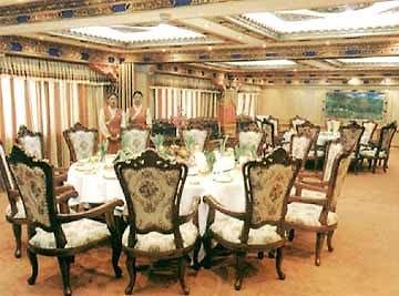 Golden Bridge Hotel Лхаса Екстериор снимка